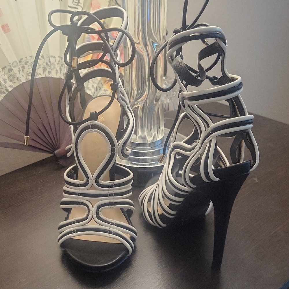 Shoe Dazzle Black and White Strappy Heels